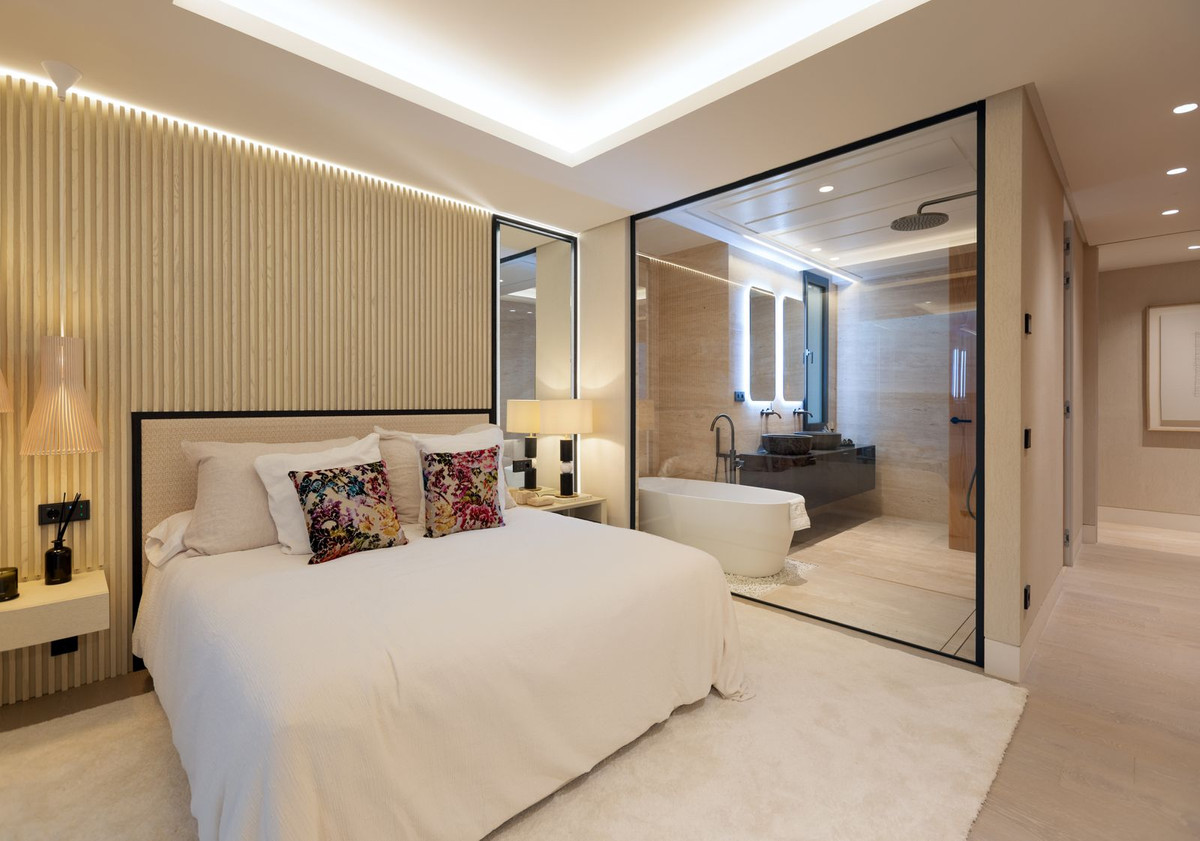 4 Bed, 3 Bath, ApartmentFor Sale, Estepona, Malaga