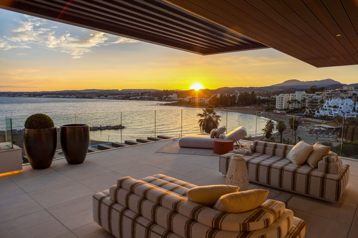 4 Bed, 3 Bath, ApartmentFor Sale, Estepona, Malaga