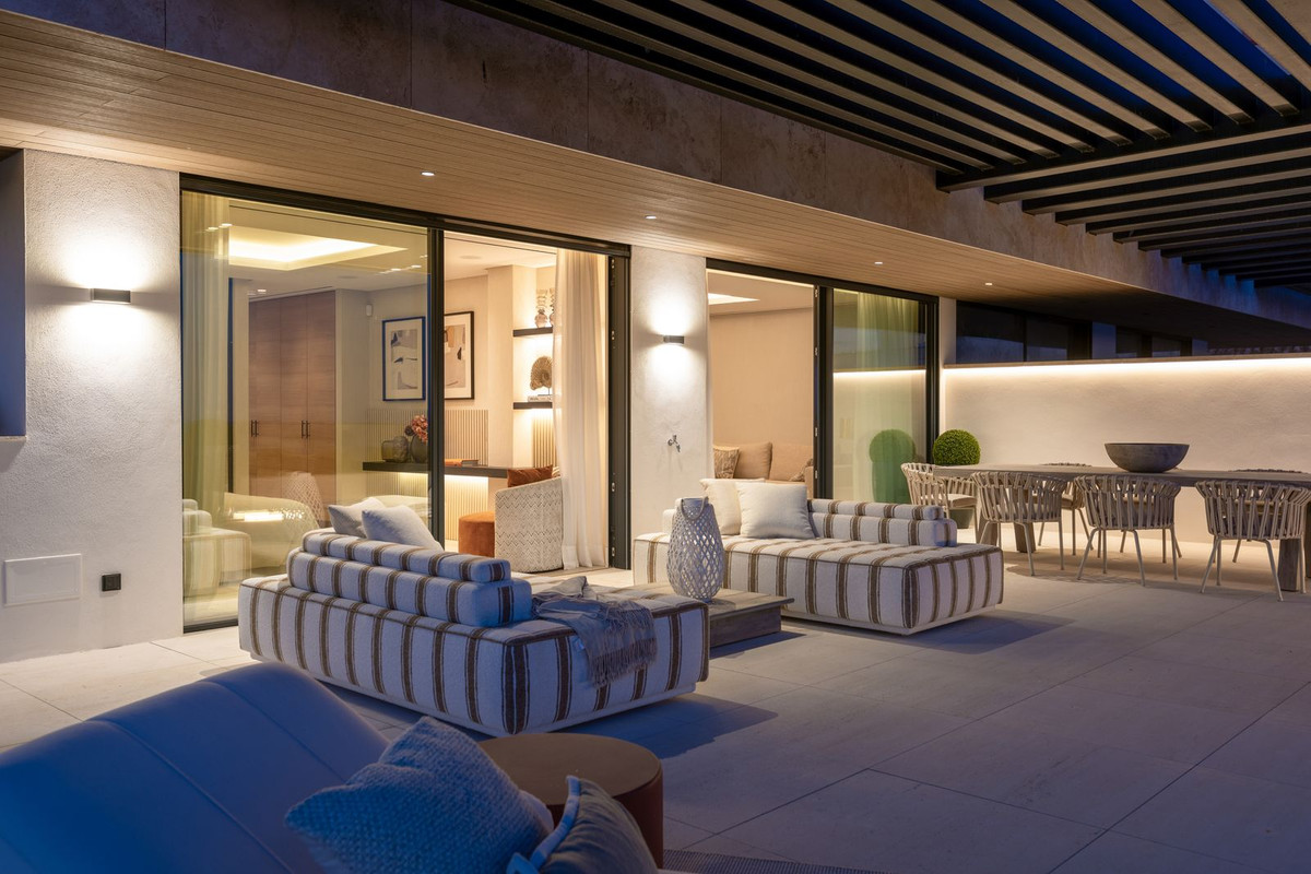 4 Bed, 3 Bath, ApartmentFor Sale, Estepona, Malaga