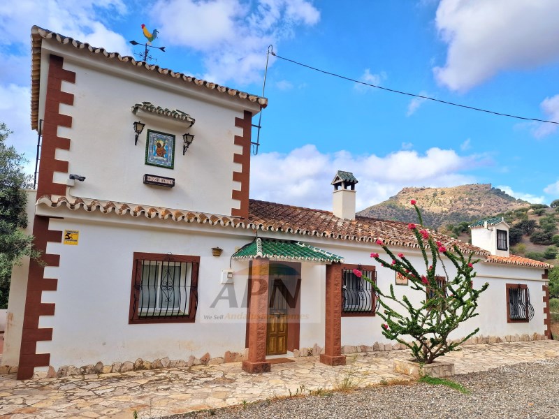 4 Bed, 2 Bath, HouseFor Sale, Álora, Malaga