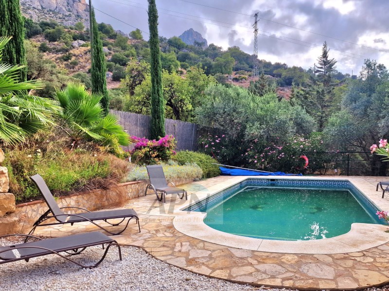 4 Bed, 2 Bath, HouseFor Sale, Álora, Malaga