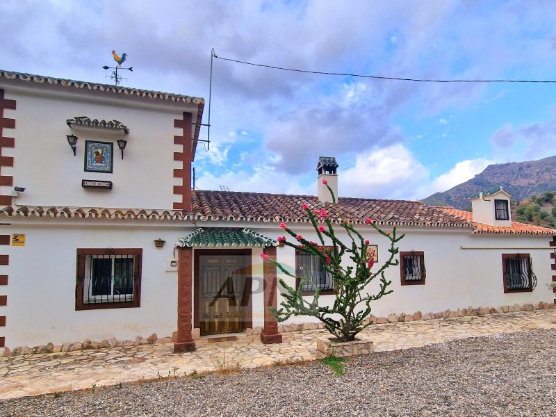 4 Bed, 2 Bath, HouseFor Sale, Álora, Malaga