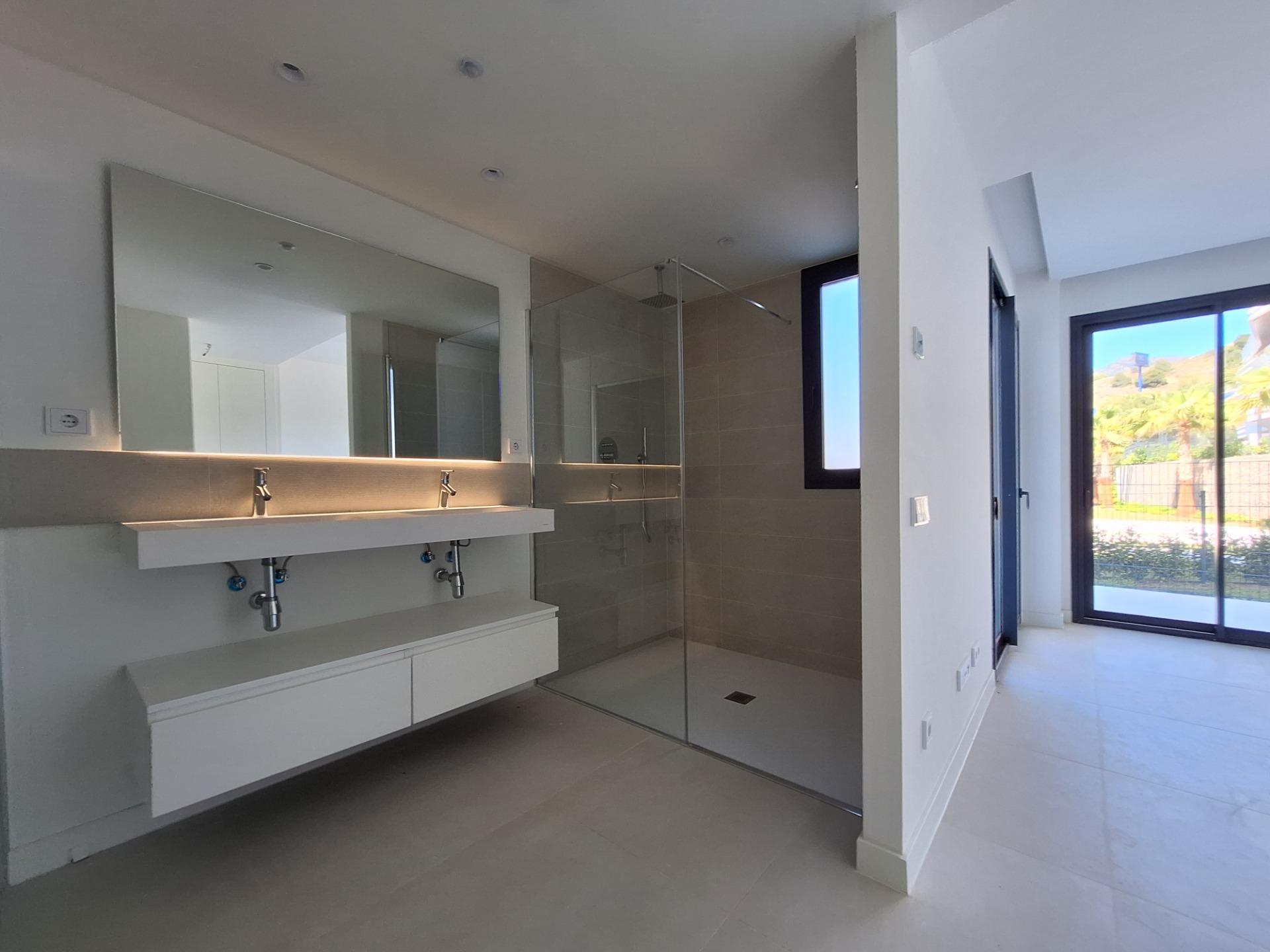 3 Bed, 2 Bath, ApartmentFor Sale, Fuengirola, Malaga