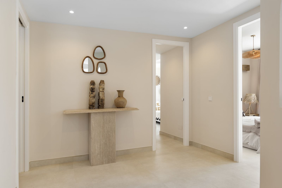 6 Bed, 7 Bath, HouseFor Sale, El Paraíso, Estepona, Malaga