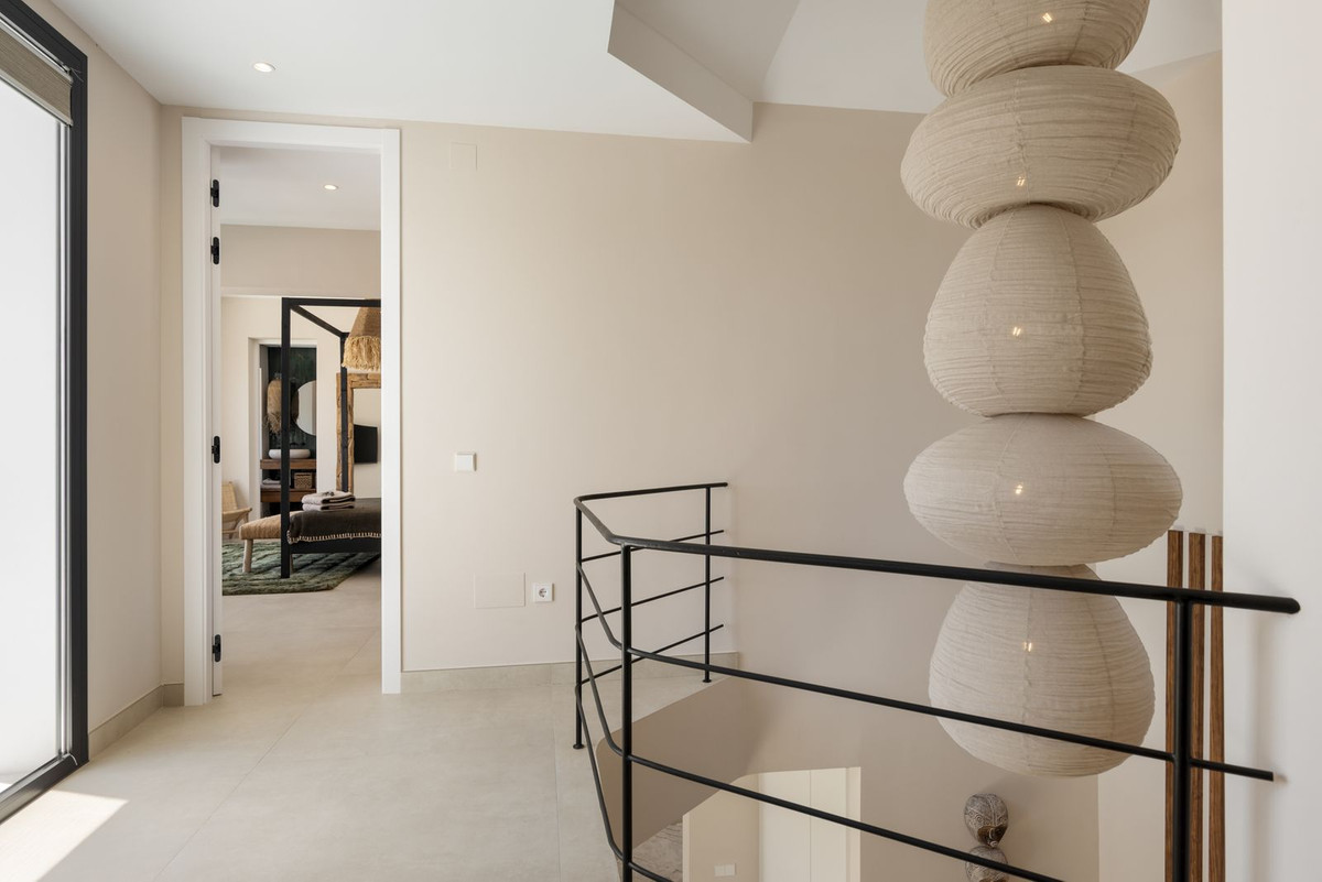 6 Bed, 7 Bath, HouseFor Sale, El Paraíso, Estepona, Malaga