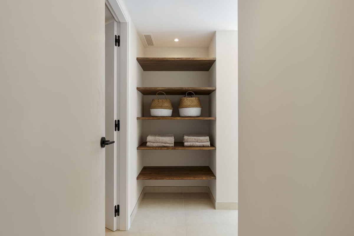 6 Bed, 7 Bath, HouseFor Sale, El Paraíso, Estepona, Malaga