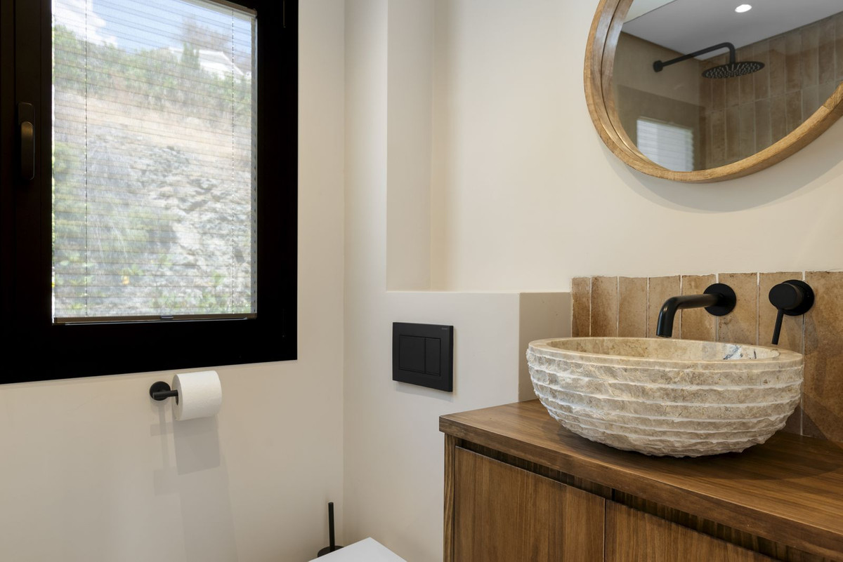 6 Bed, 7 Bath, HouseFor Sale, El Paraíso, Estepona, Malaga