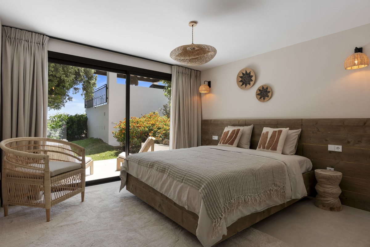 6 Bed, 7 Bath, HouseFor Sale, El Paraíso, Estepona, Malaga