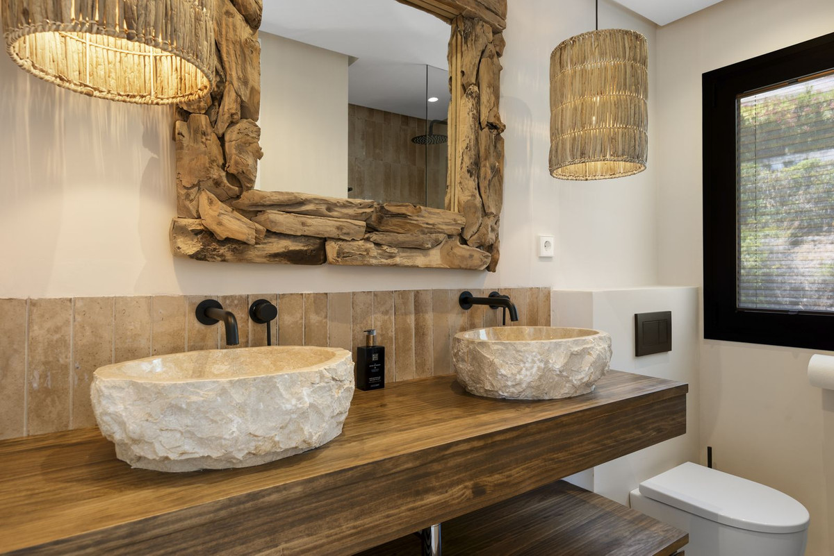 6 Bed, 7 Bath, HouseFor Sale, El Paraíso, Estepona, Malaga