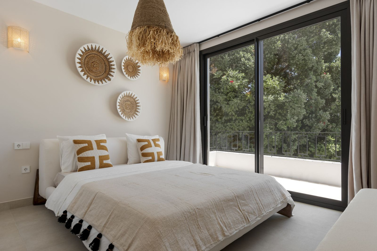 6 Bed, 7 Bath, HouseFor Sale, El Paraíso, Estepona, Malaga