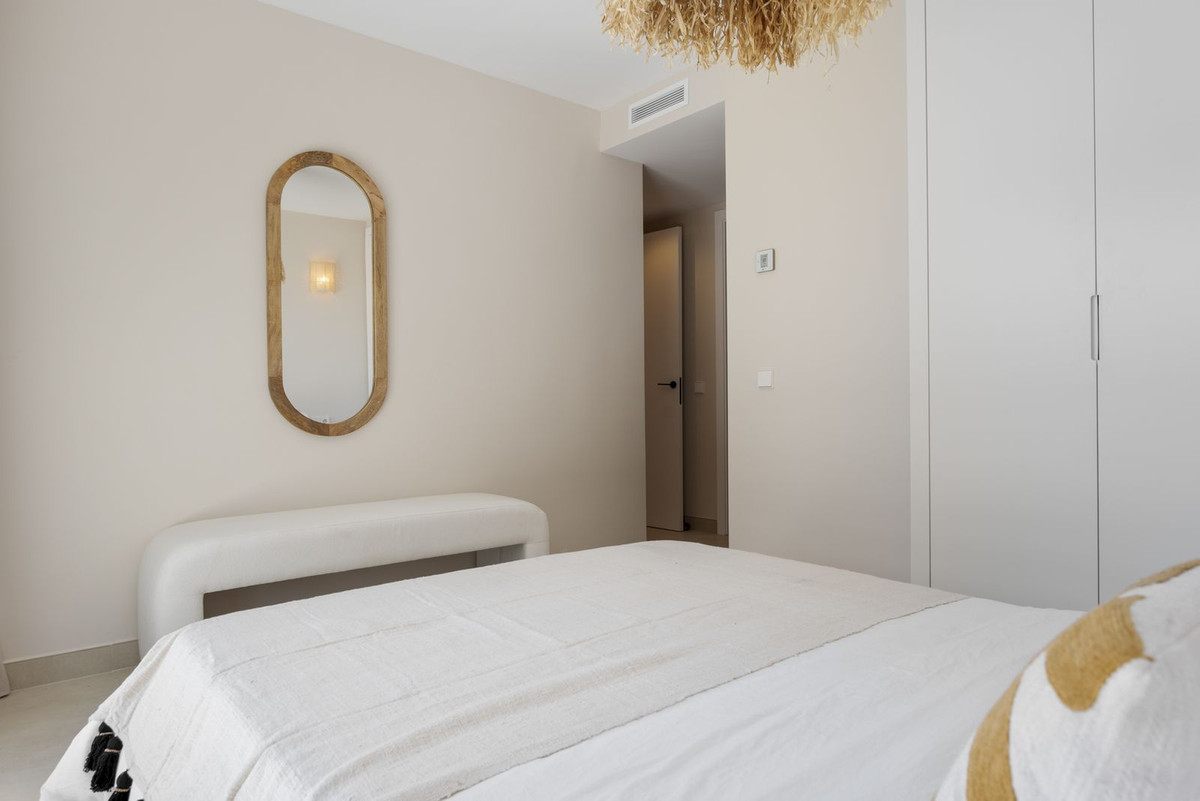 6 Bed, 7 Bath, HouseFor Sale, El Paraíso, Estepona, Malaga