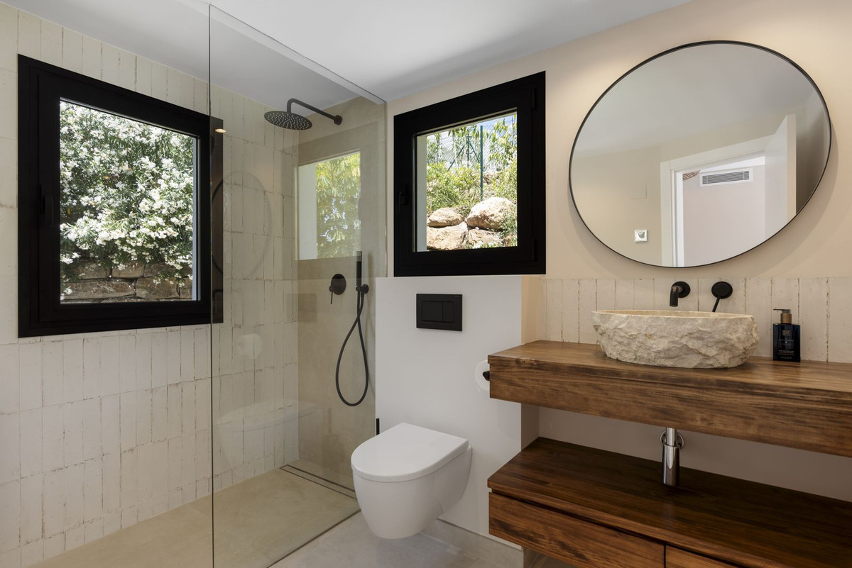 6 Bed, 7 Bath, HouseFor Sale, El Paraíso, Estepona, Malaga