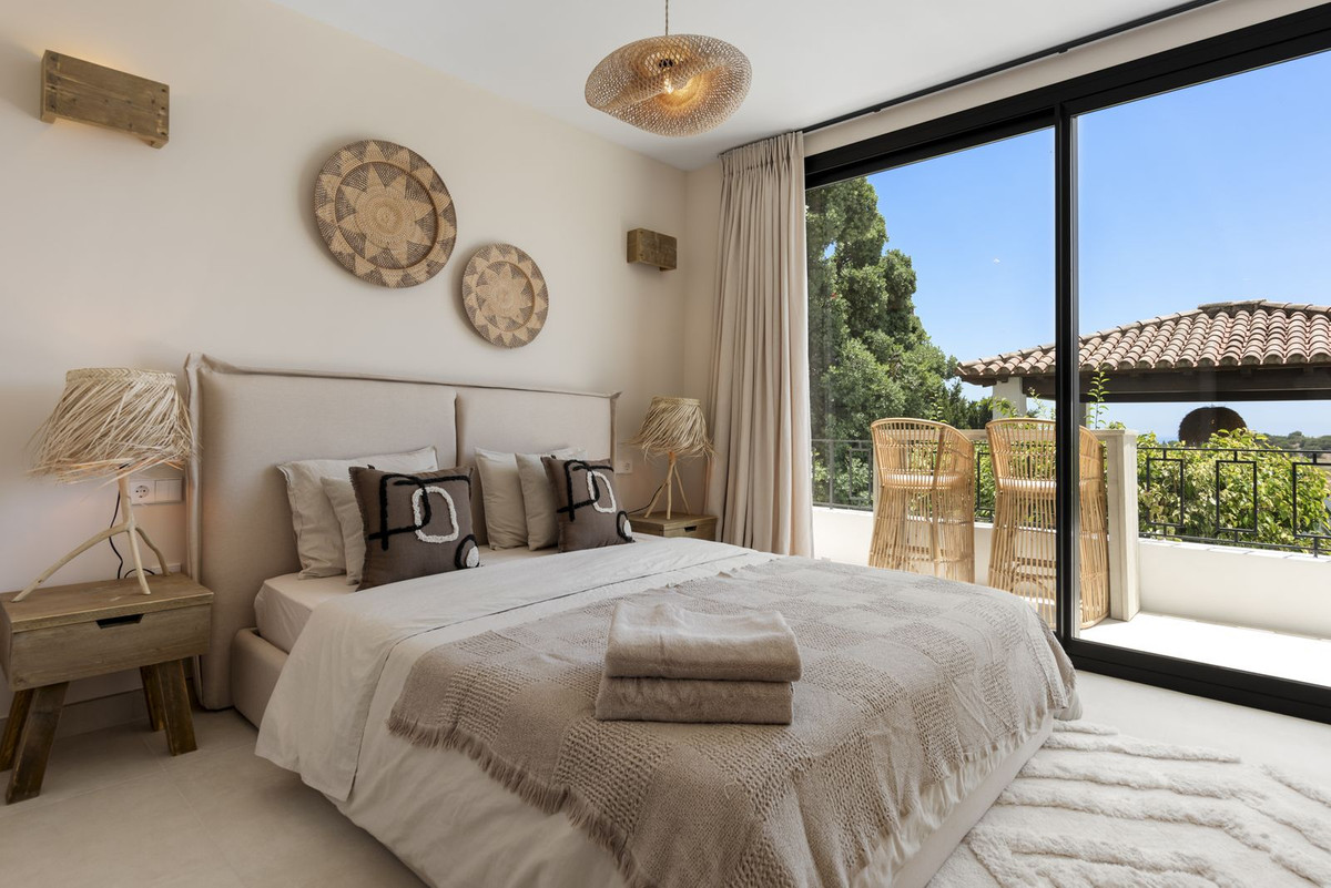 6 Bed, 7 Bath, HouseFor Sale, El Paraíso, Estepona, Malaga