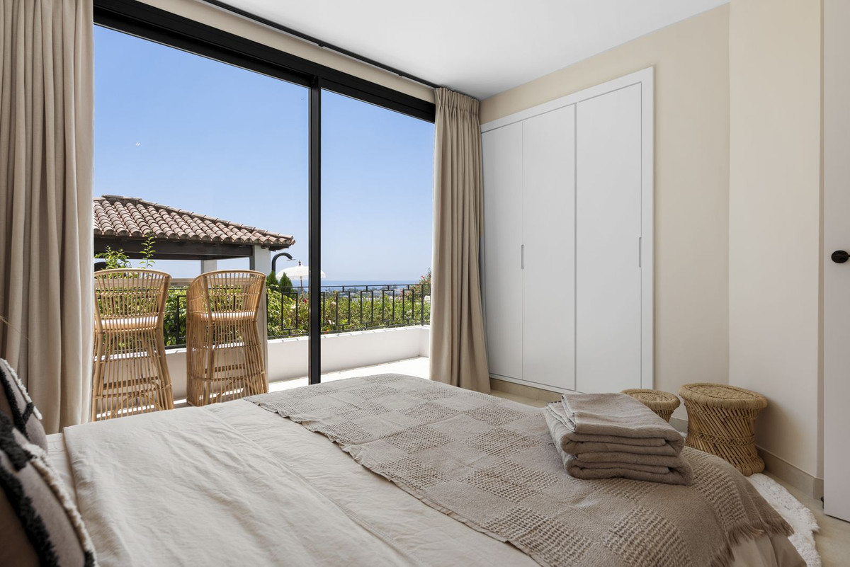 6 Bed, 7 Bath, HouseFor Sale, El Paraíso, Estepona, Malaga