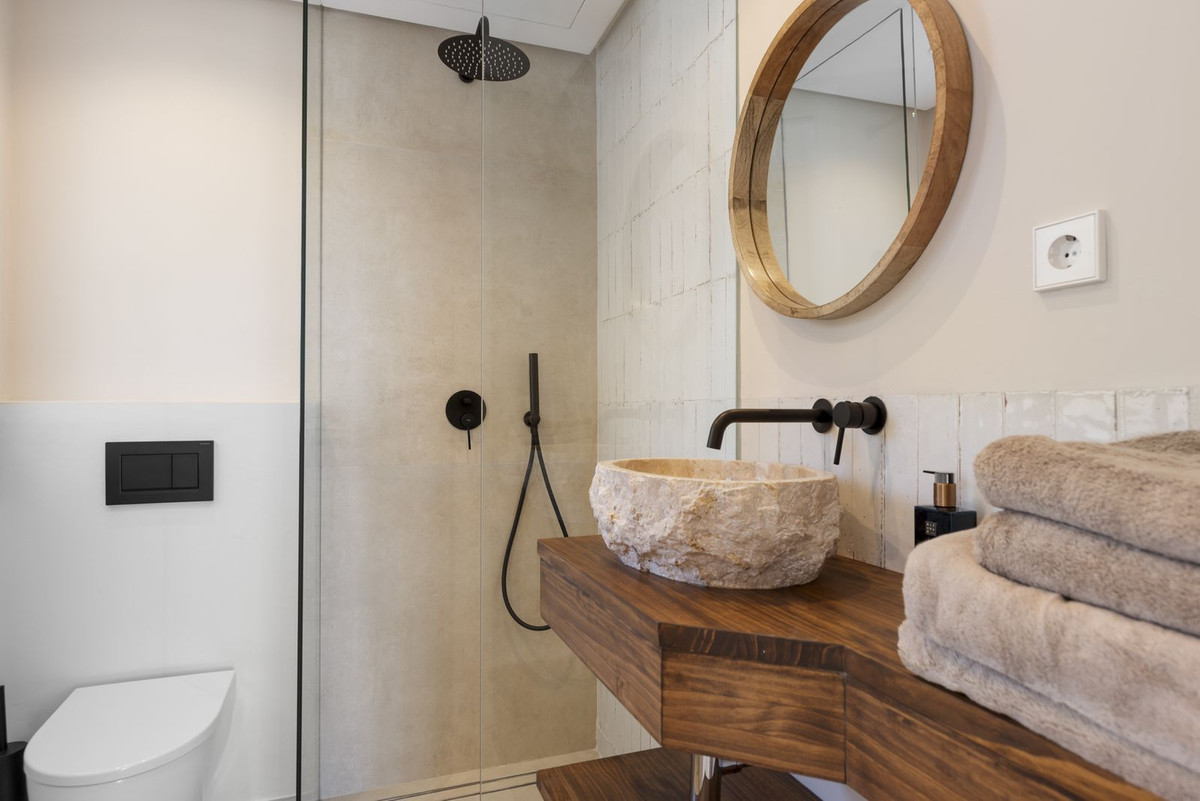 6 Bed, 7 Bath, HouseFor Sale, El Paraíso, Estepona, Malaga