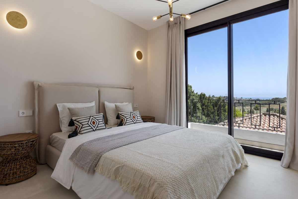 6 Bed, 7 Bath, HouseFor Sale, El Paraíso, Estepona, Malaga