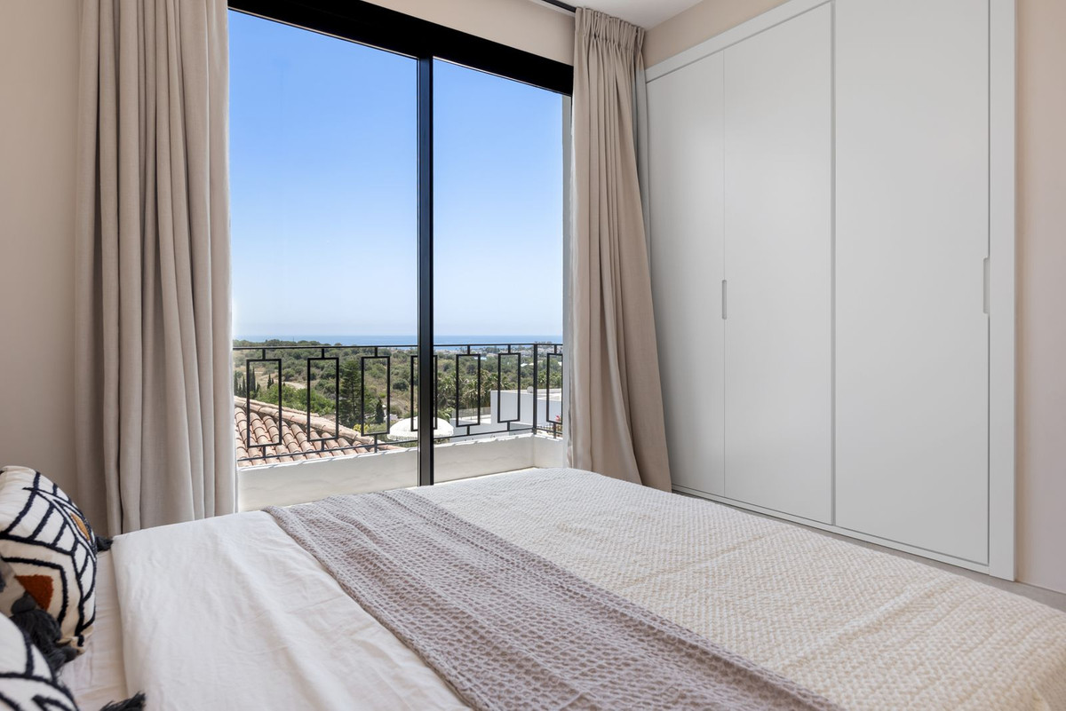 6 Bed, 7 Bath, HouseFor Sale, El Paraíso, Estepona, Malaga