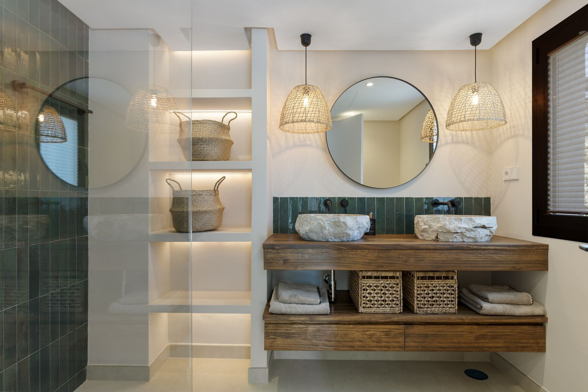 6 Bed, 7 Bath, HouseFor Sale, El Paraíso, Estepona, Malaga