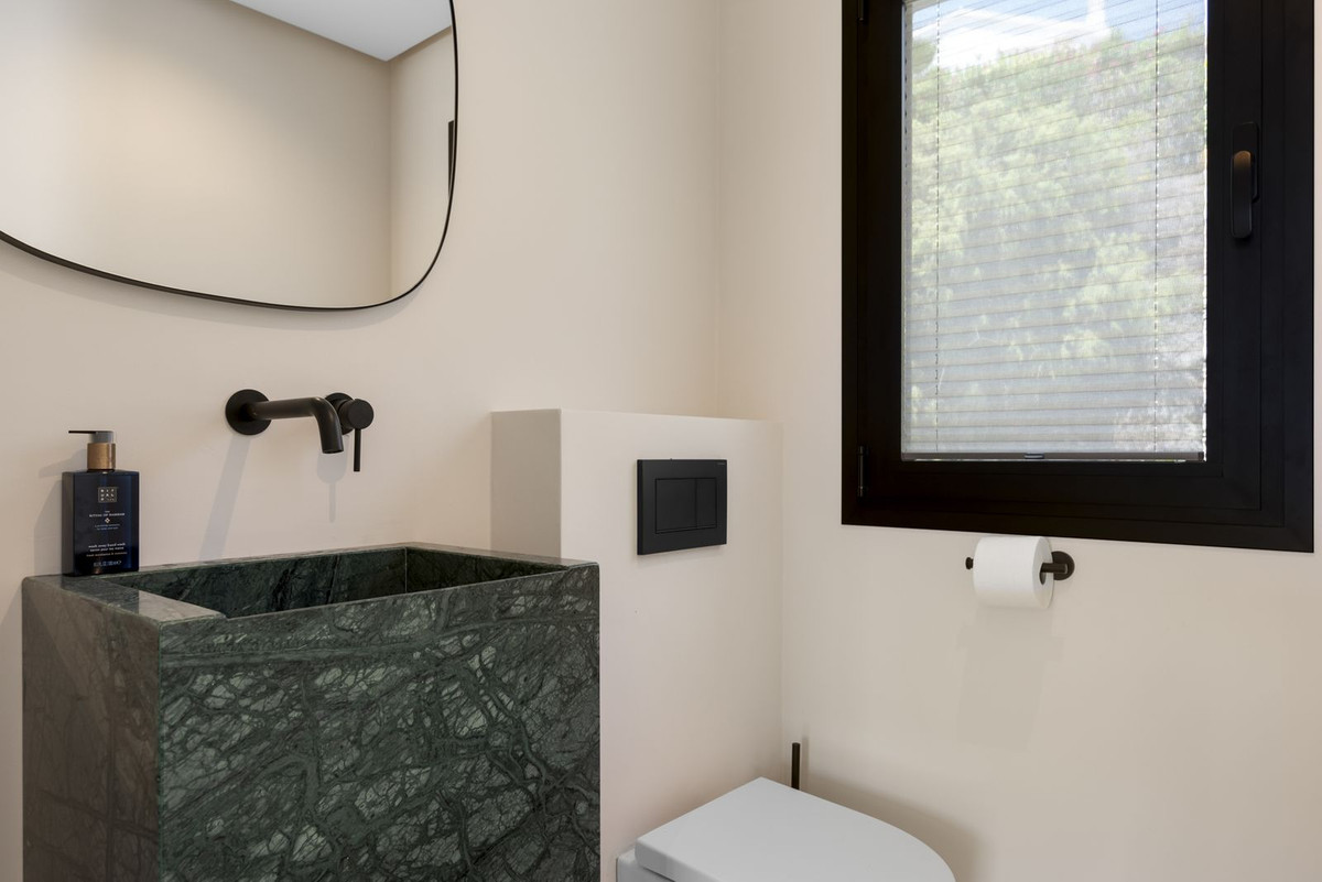 6 Bed, 7 Bath, HouseFor Sale, El Paraíso, Estepona, Malaga