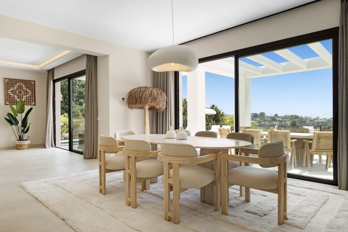 6 Bed, 7 Bath, HouseFor Sale, El Paraíso, Estepona, Malaga