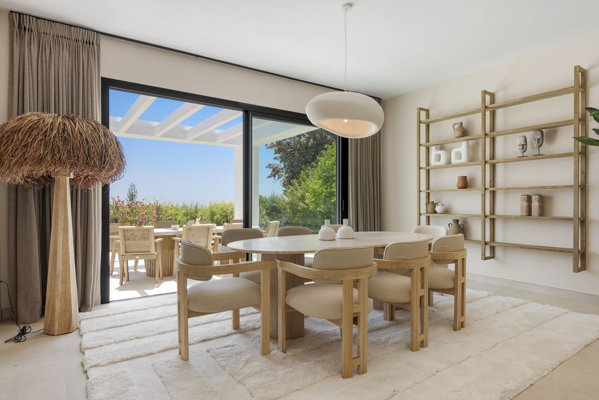 6 Bed, 7 Bath, HouseFor Sale, El Paraíso, Estepona, Malaga