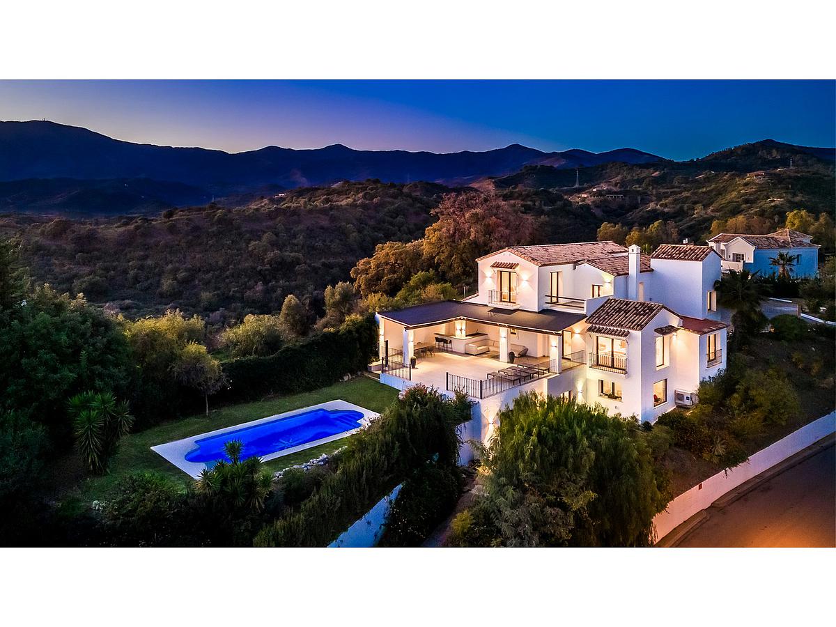 5 Bed, 5 Bath, HouseFor Sale, Estepona, Malaga