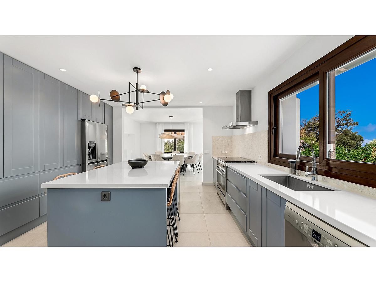 5 Bed, 5 Bath, HouseFor Sale, Estepona, Malaga