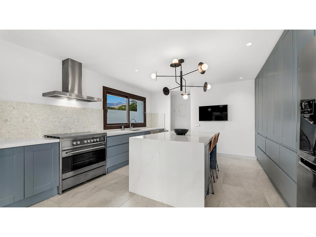 5 Bed, 5 Bath, HouseFor Sale, Estepona, Malaga