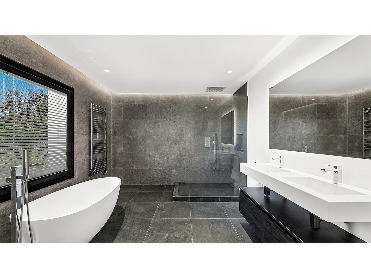 5 Bed, 5 Bath, HouseFor Sale, Estepona, Malaga