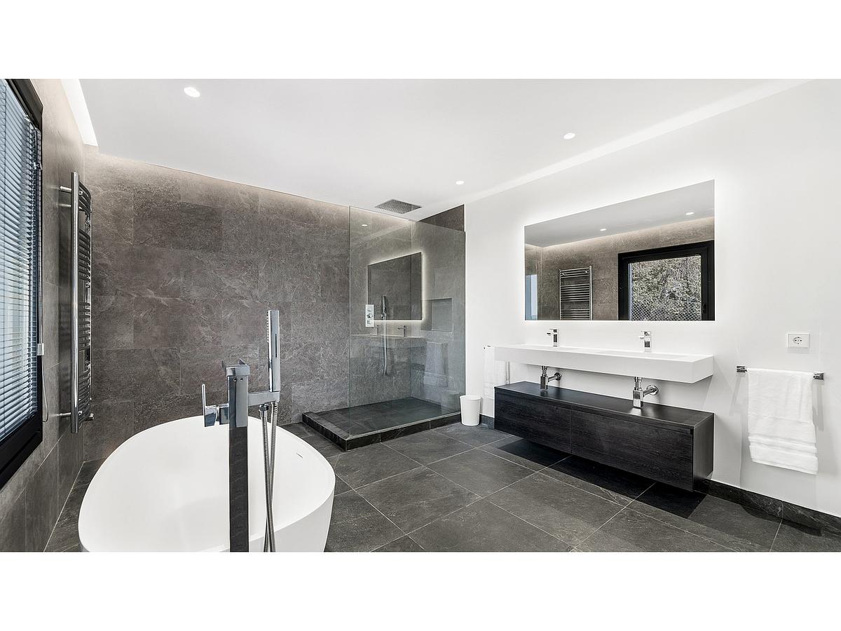 5 Bed, 5 Bath, HouseFor Sale, Estepona, Malaga