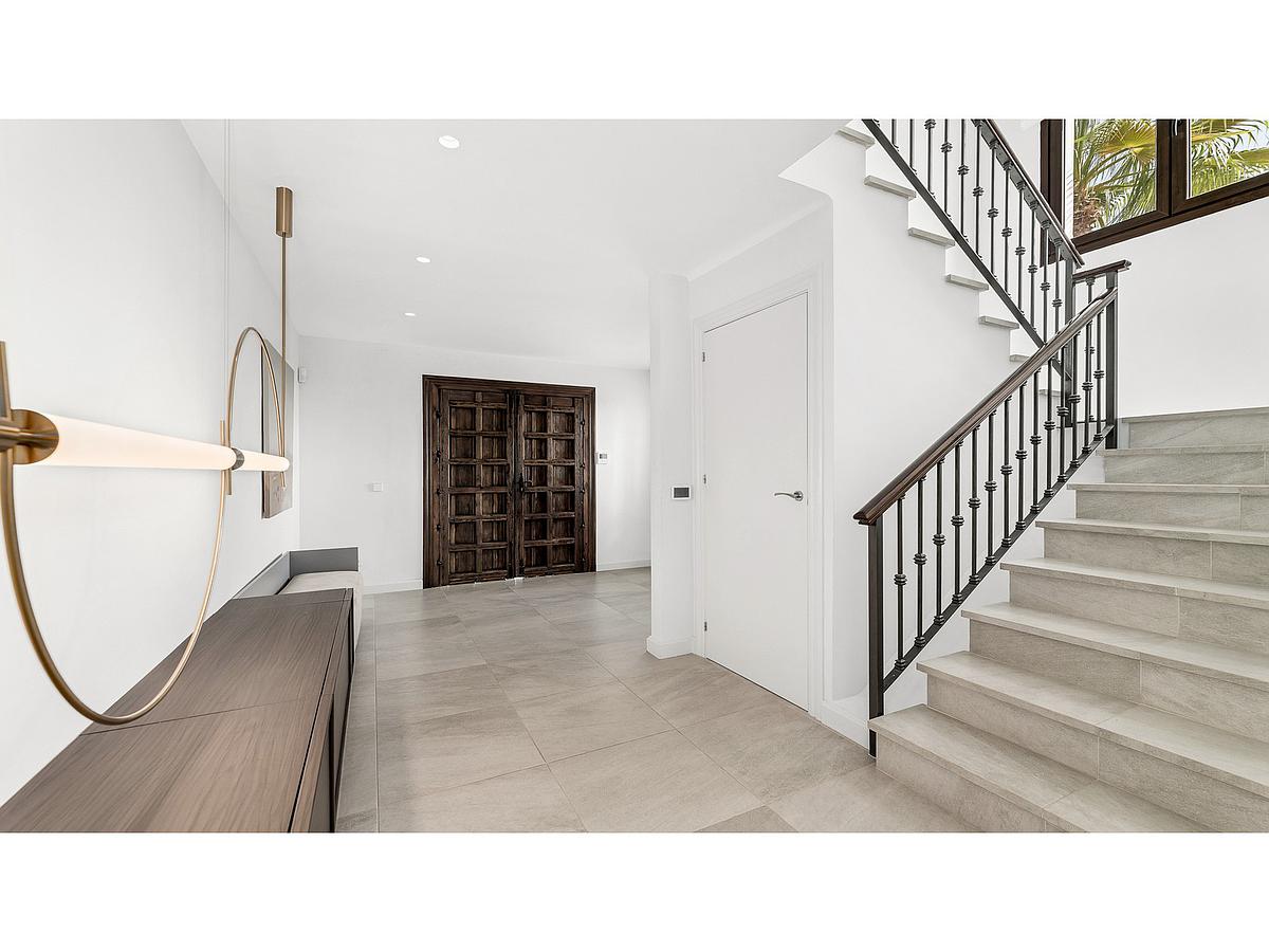 5 Bed, 5 Bath, HouseFor Sale, Estepona, Malaga