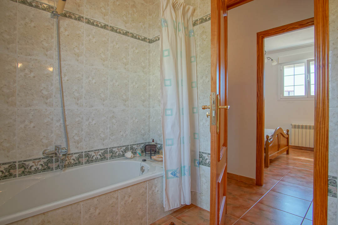 5 Bed, 3 Bath, HouseFor Sale, Calpe, Alicante