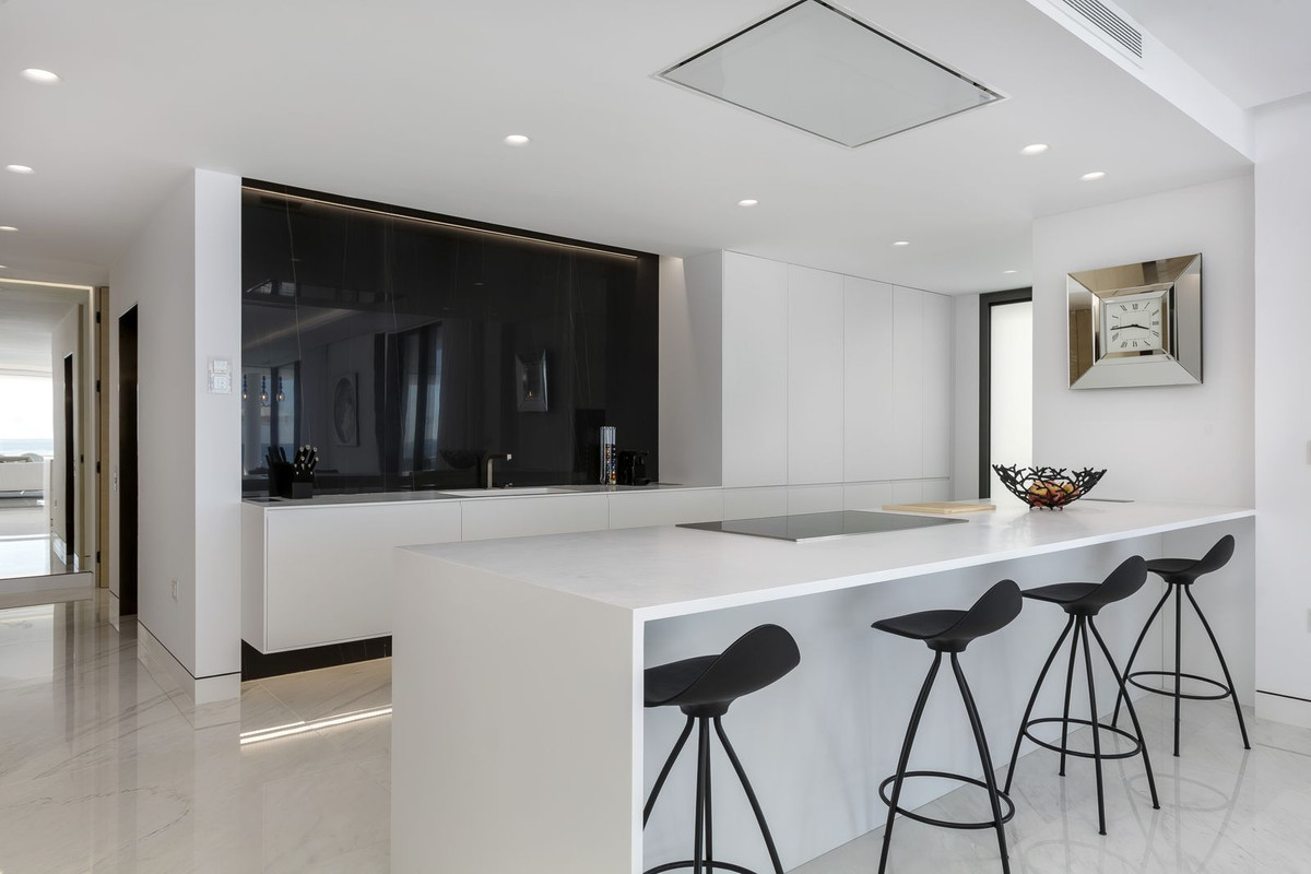 4 Bed, 4 Bath, ApartmentFor Sale, Estepona, Malaga