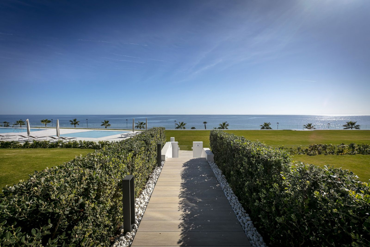 4 Bed, 4 Bath, ApartmentFor Sale, Estepona, Malaga