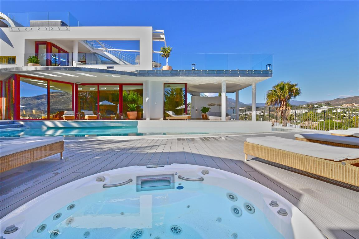 7 Bed, 6 Bath, HouseFor Sale, Nueva Andalucia, Malaga