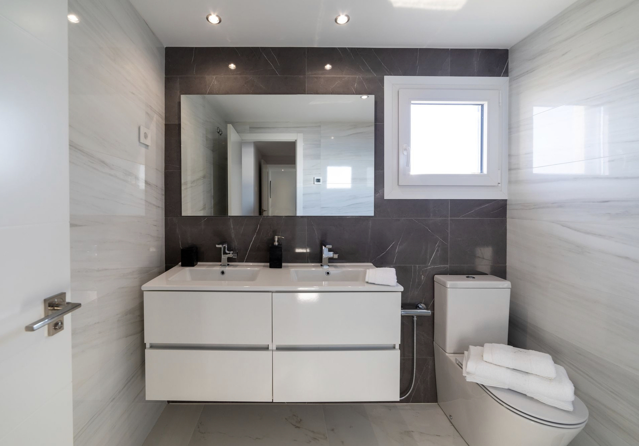 3 Bed, 2 Bath, ApartmentFor Sale, Torrevieja, Alicante