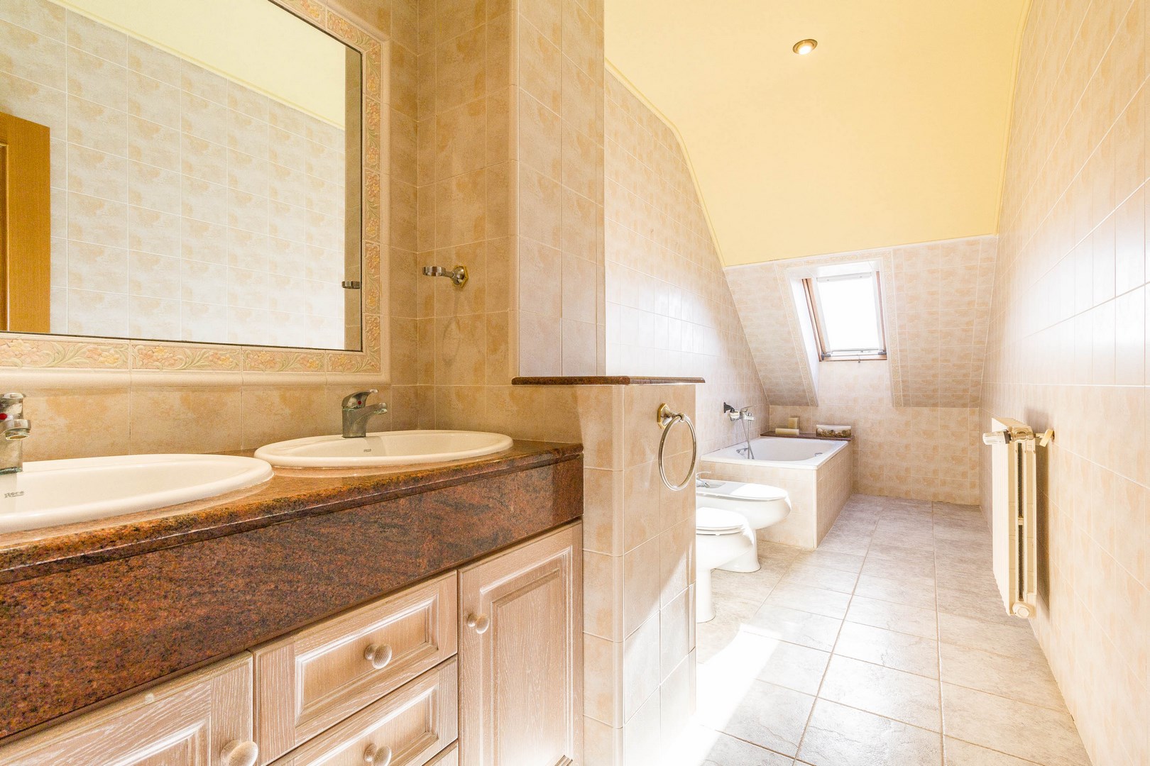 7 Bed, 3 Bath, HouseFor Sale, Yecla, Murcia