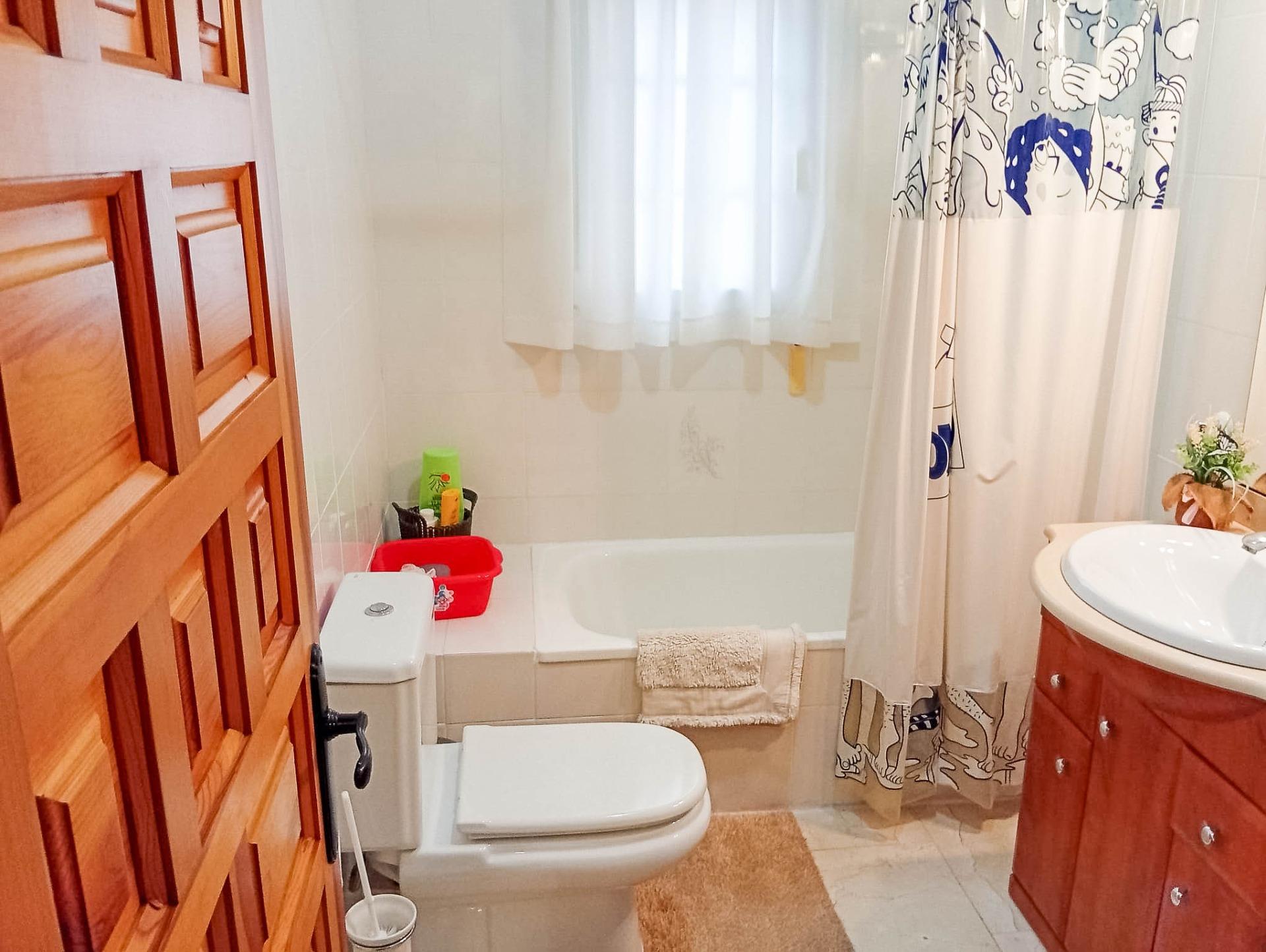 4 Bed, 2 Bath, HouseFor Sale, Torrevieja, Alicante