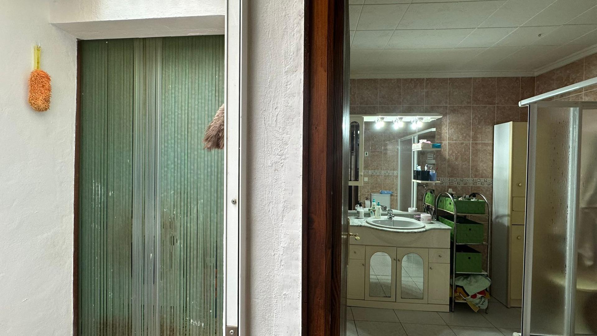 7 Bed, 1 Bath, ApartmentFor Sale, Torrevieja, Alicante