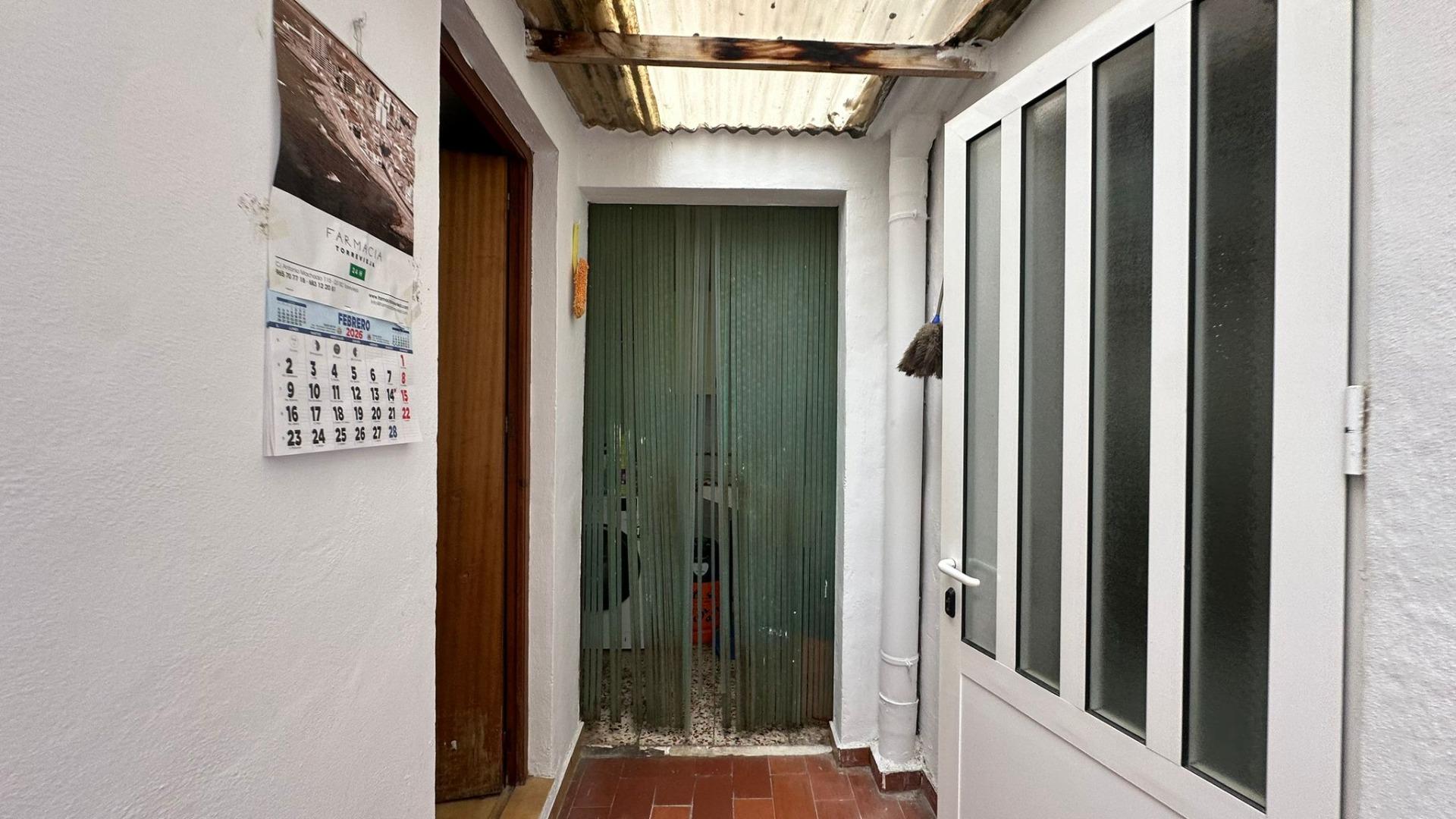 7 Bed, 1 Bath, ApartmentFor Sale, Torrevieja, Alicante