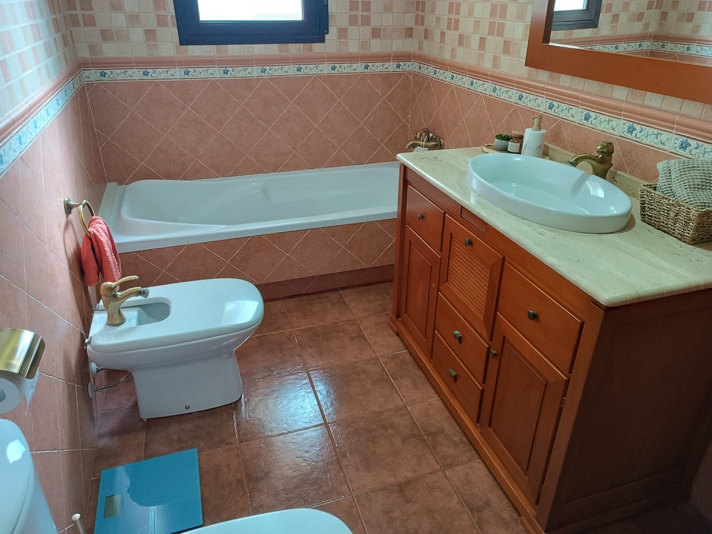 5 Bed, 2 Bath, HouseFor Sale, Yecla, Murcia