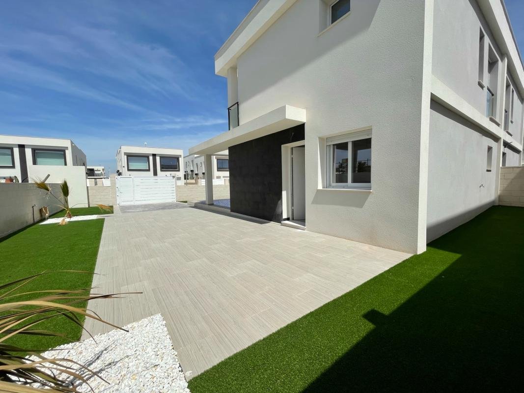 Gran Alacant, Alicante, 3 Bedrooms Bedrooms, ,2 BathroomsBathrooms,For Sale,410914