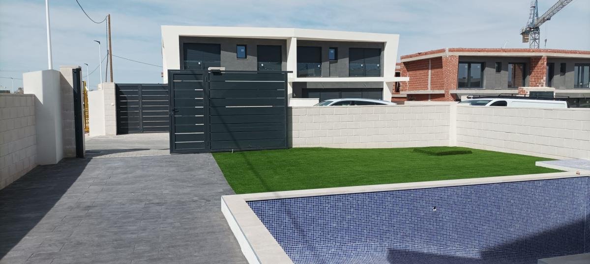 Gran Alacant, Alicante, 3 Bedrooms Bedrooms, ,2 BathroomsBathrooms,For Sale,410914