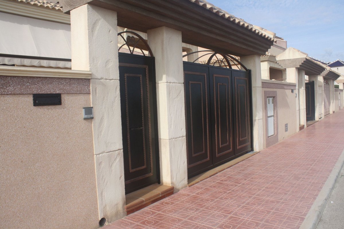 Torrevieja, Alicante, 2 Bedrooms Bedrooms, ,3 BathroomsBathrooms,For Sale,66803