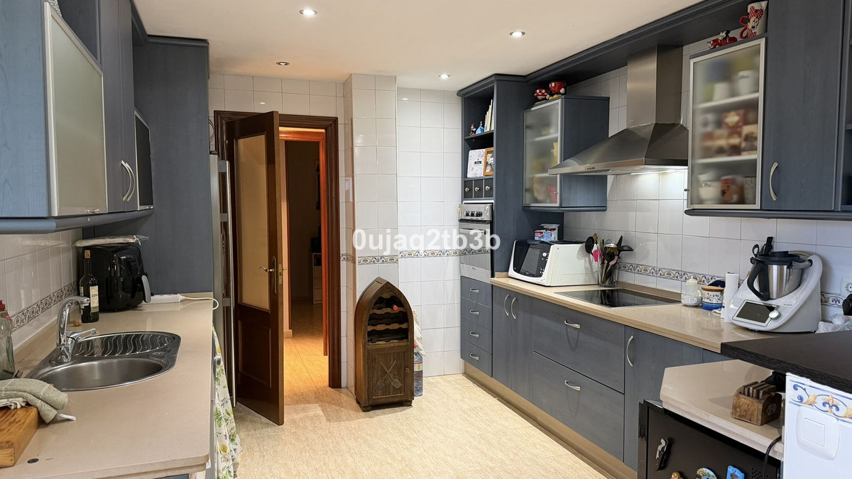 3 Bed, 2 Bath, ApartmentFor Sale, San Pedro de Alcantara, Malaga