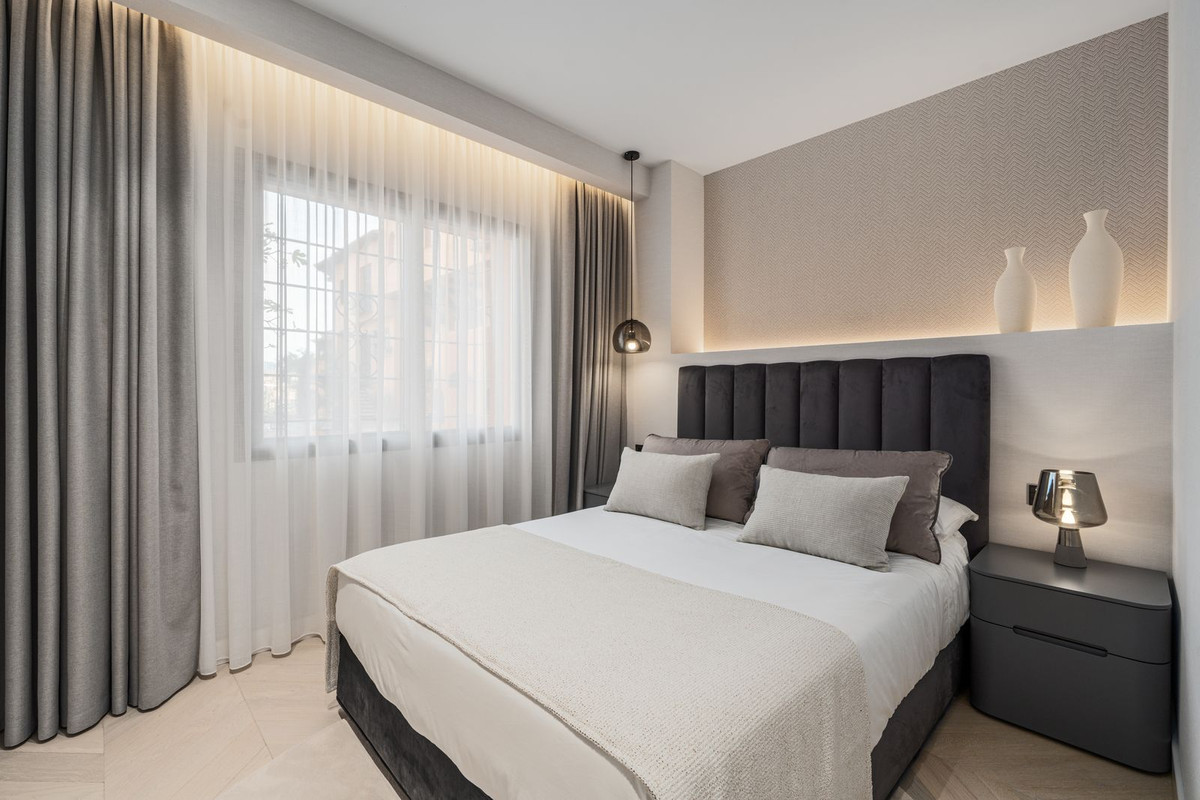 4 Bed, 4 Bath, ApartmentFor Sale, Nueva Andalucia, Malaga