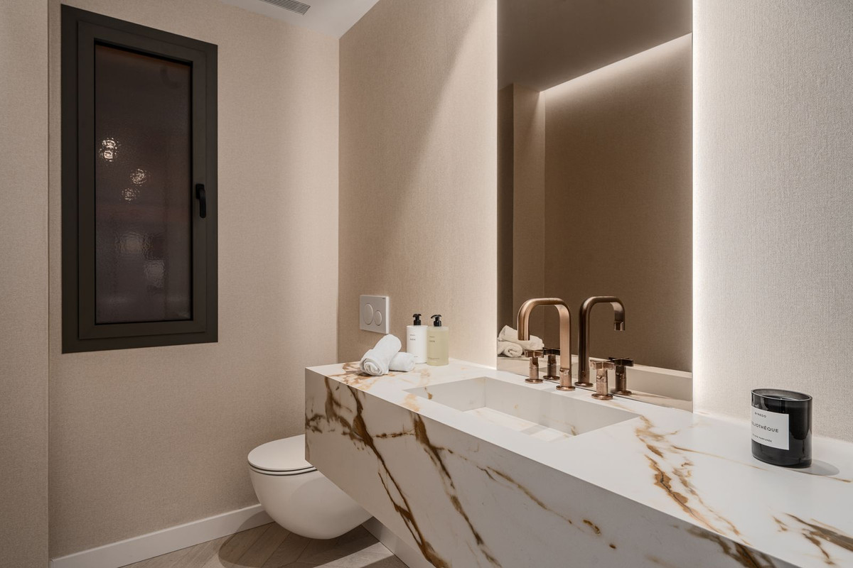 4 Bed, 4 Bath, ApartmentFor Sale, Nueva Andalucia, Malaga