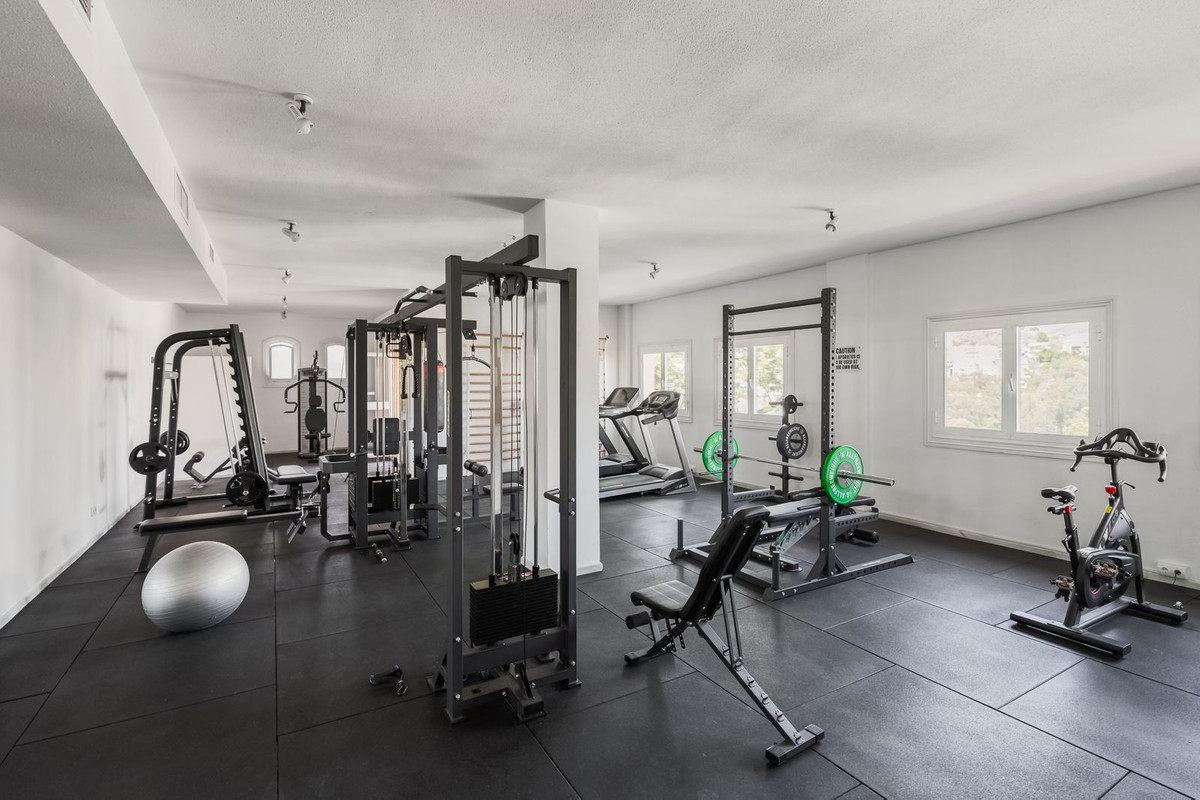 4 Bed, 4 Bath, ApartmentFor Sale, Nueva Andalucia, Malaga