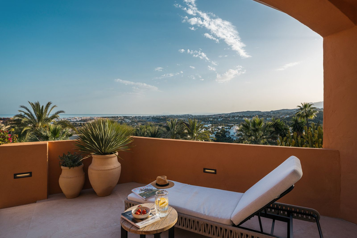 4 Bed, 4 Bath, ApartmentFor Sale, Nueva Andalucia, Malaga