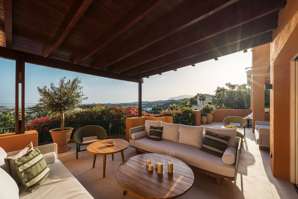4 Bed, 4 Bath, ApartmentFor Sale, Nueva Andalucia, Malaga
